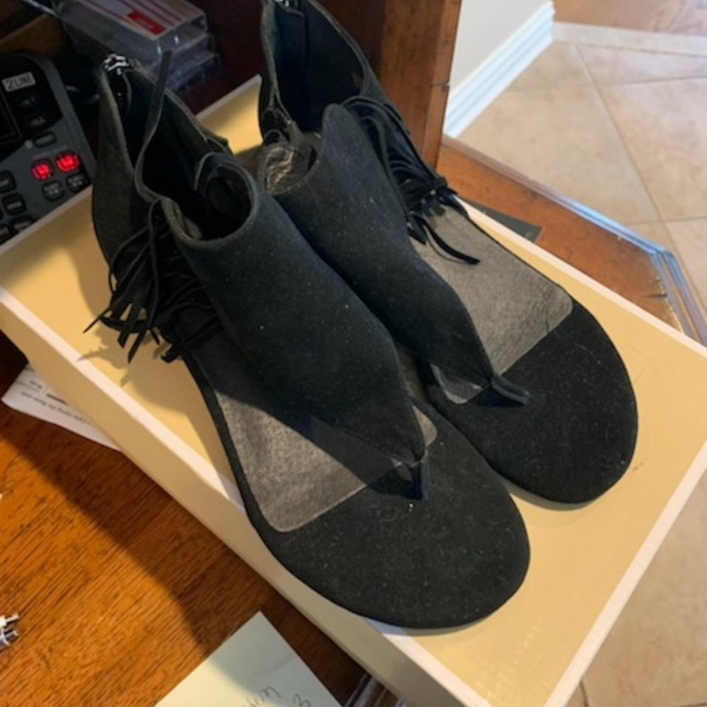 ADAM TUCKER SANDALS size 7